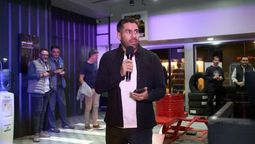 Martín Lerdon, propietario de Prolube, brindando las palabras inaugurales. Martín Lerdon, propietario de Prolube, brindando las palabras inaugurales.