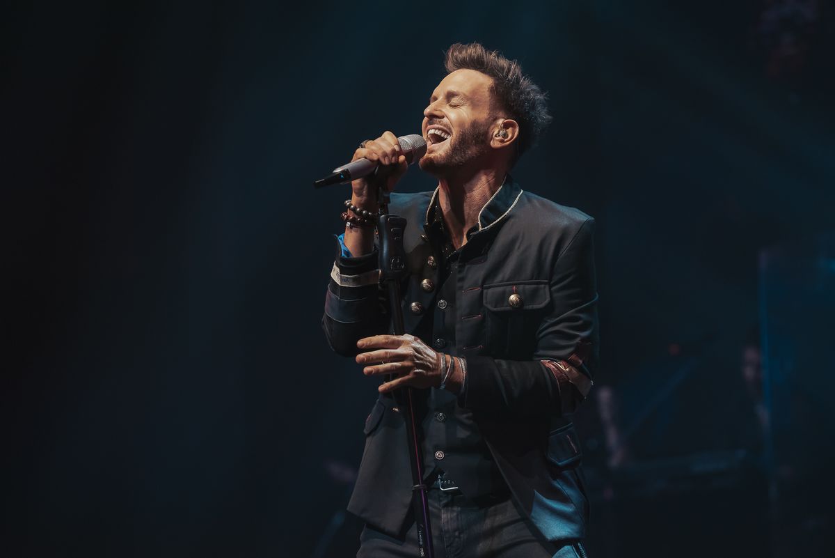 Se prendió a cantar Axel, con la canción de Se prendió a cantar Axel, con la canción de