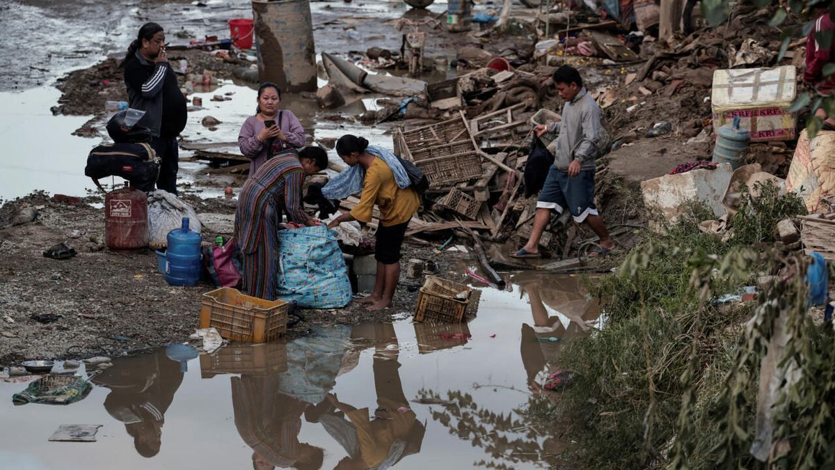 Las autoridades de Nepal indicaron que continúan con los operativos de búsqueda y rescate en las zonas más afectadas por las inundaciones. Las autoridades de Nepal indicaron que continúan con los operativos de búsqueda y rescate en las zonas más afectadas por las inundaciones.