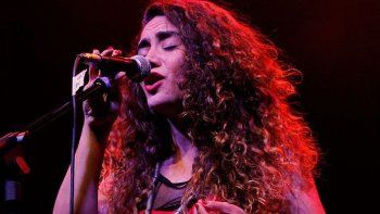 Paula Neder presentó el videoclip de su canción Elemental