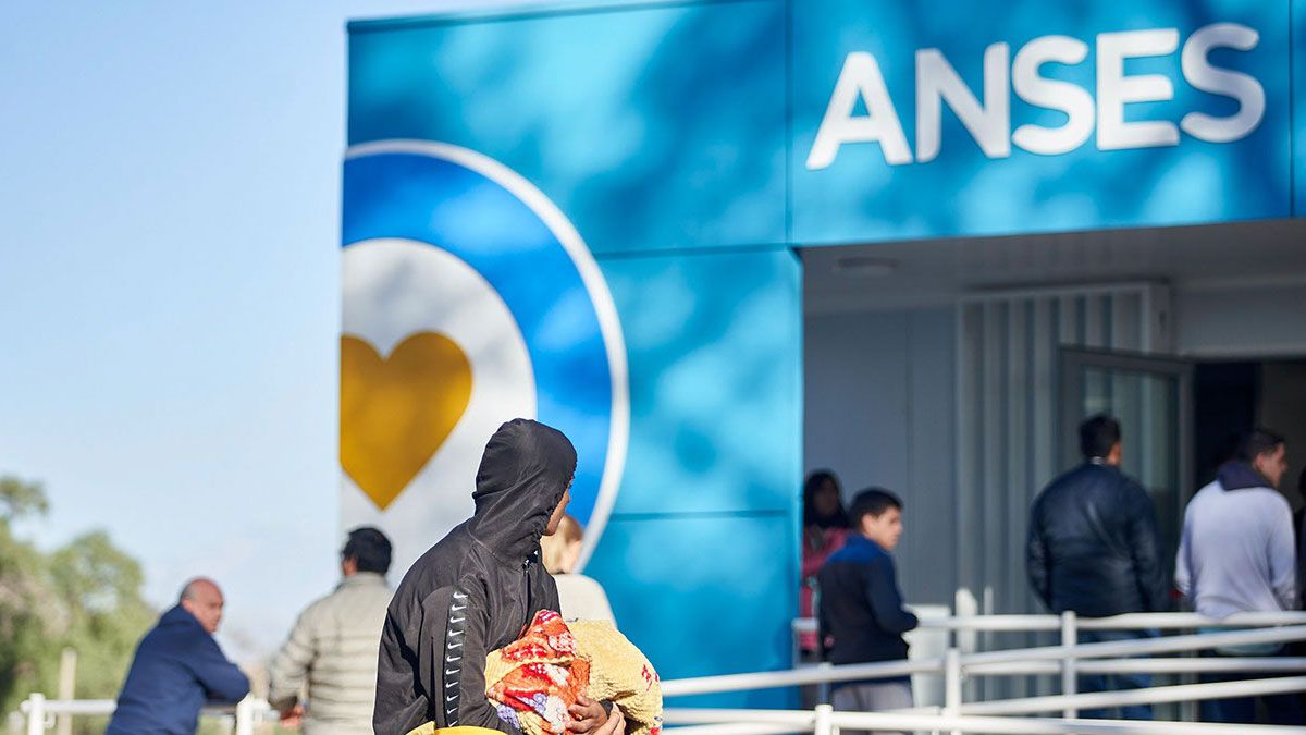 Los beneficiarios deben acercarse a la sucursal bancaria únicamente en las fechas que corresponden según la terminación del DNI.