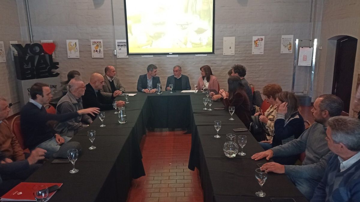 La Corporación Vitivinícola Argentina (COVIAR) acordó con el Consejo Federal de Inversiones brindar capacitaciones en forma gratuita a profesionales y técnicos de todo el país que quieran formarse y acceder a conocimientos y técnicas en enología y vitivinicultura.