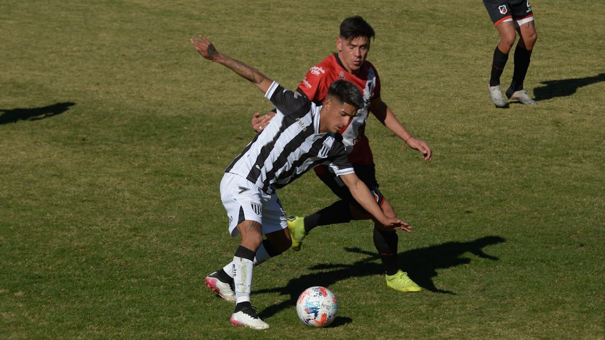 El Lobo y el Cruzado jugaron un buen partido. (UNO/Martín Pravata).