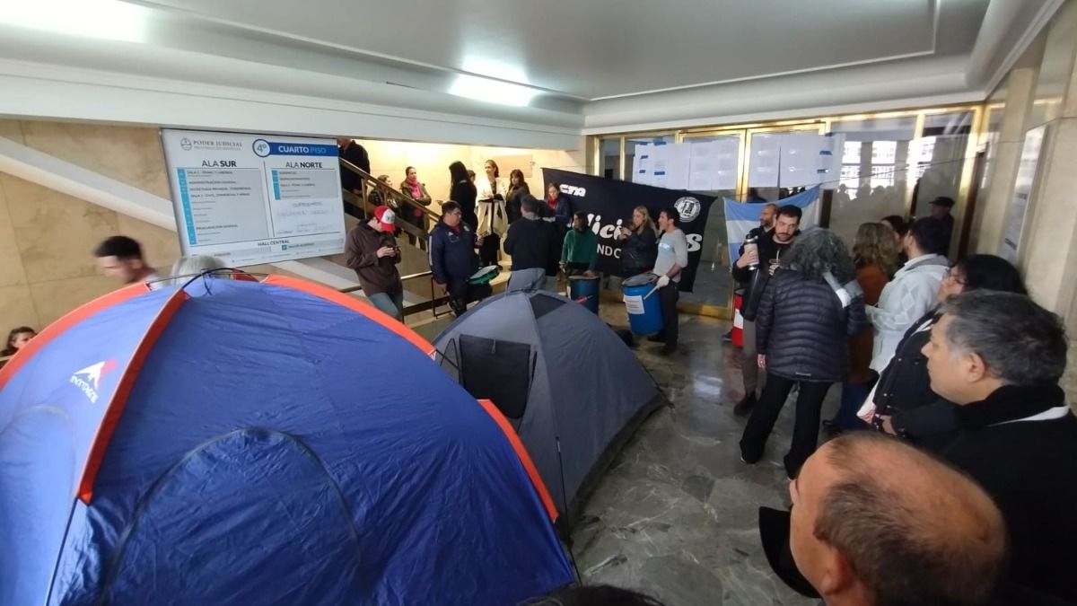 Acampe. Fue intenso el acampe de la semana pasada en el Palacio Judicial. Acampe. Fue intenso el acampe de la semana pasada en el Palacio Judicial.