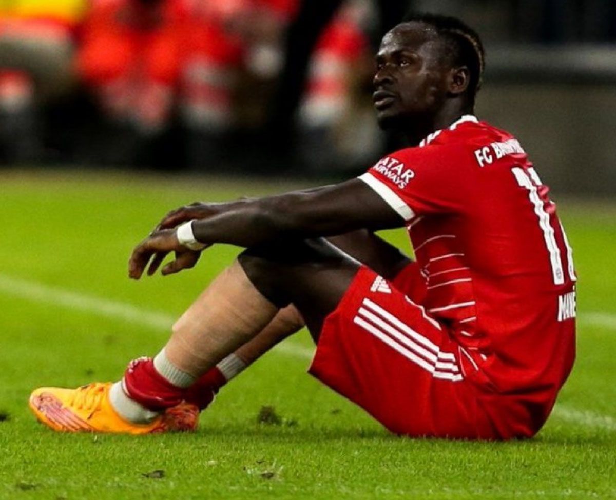 Sadio Mané sufrió una lesión que lo deja fuera del Mundial Qatar 2022
