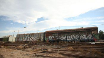 Buscan a las últimas personas que estuvieron con el indigente asesinado