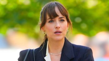 La hija oscura: dónde ver la película con Dakota Johnson