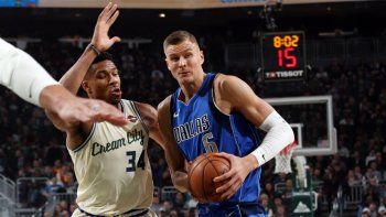 Dallas Mavericks cortó una racha invicta de 18 partidos de los Milwaukee Bucks