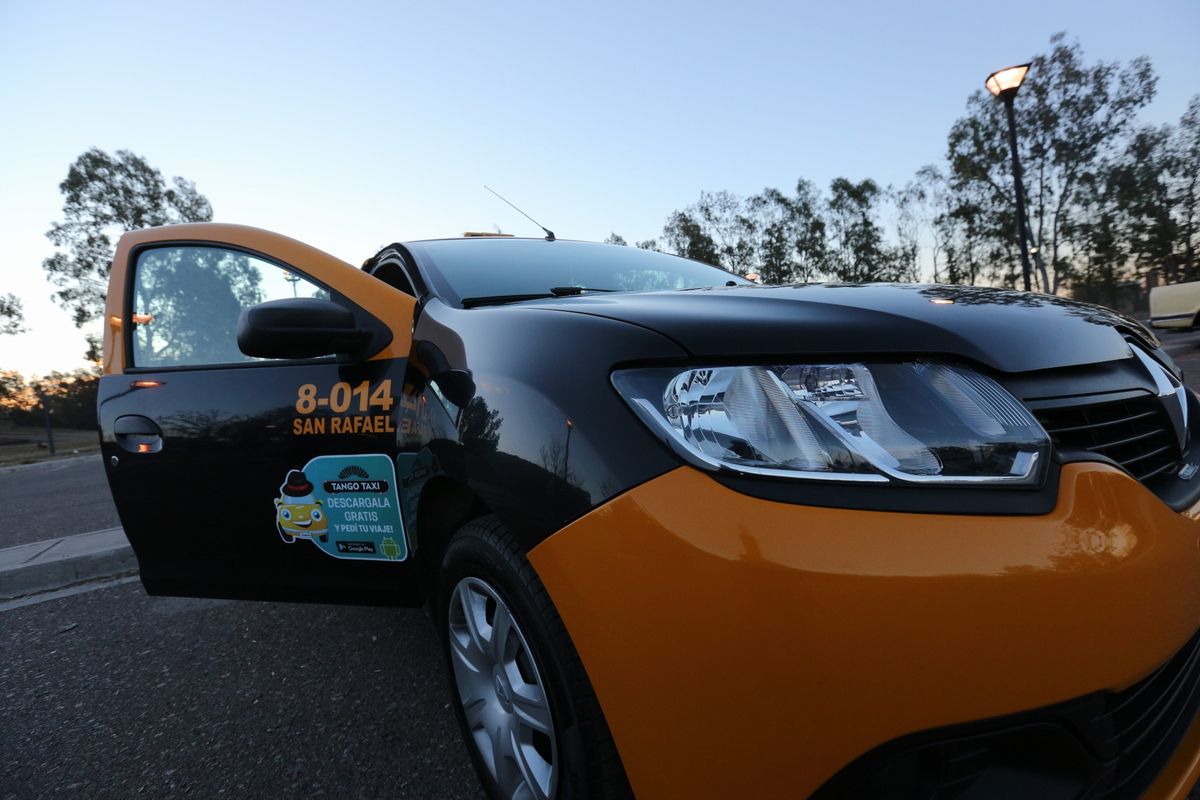 El Gobierno otorgó licencias para taxis
