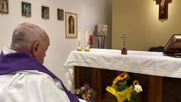 El papa Francisco participó de una misa en el hospital donde está internado.