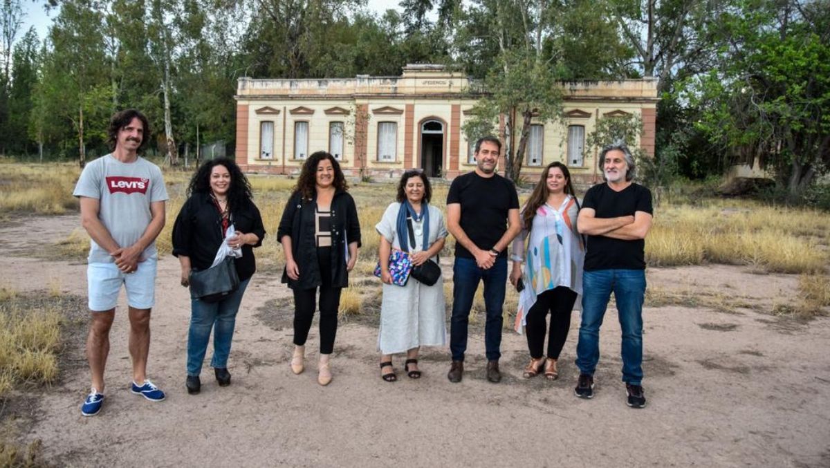 Familiares de Quino y autoridades estuvieron en diciembre pasado en el predio en el que se erigirá el Espacio Cultural Quino.