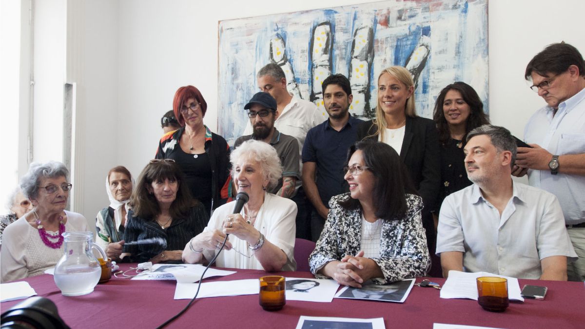 Lesa humanidad: Abuelas de Plaza de Mayo anunciando la recuperación de la nieta 127.
