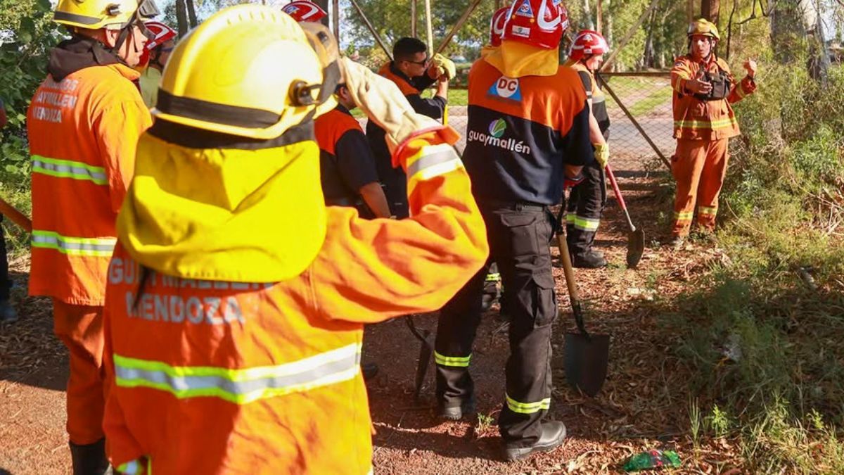 Atrasos, desmanejo y persecución, el trasfondo de la intervención de los bomberos de Guaymallén