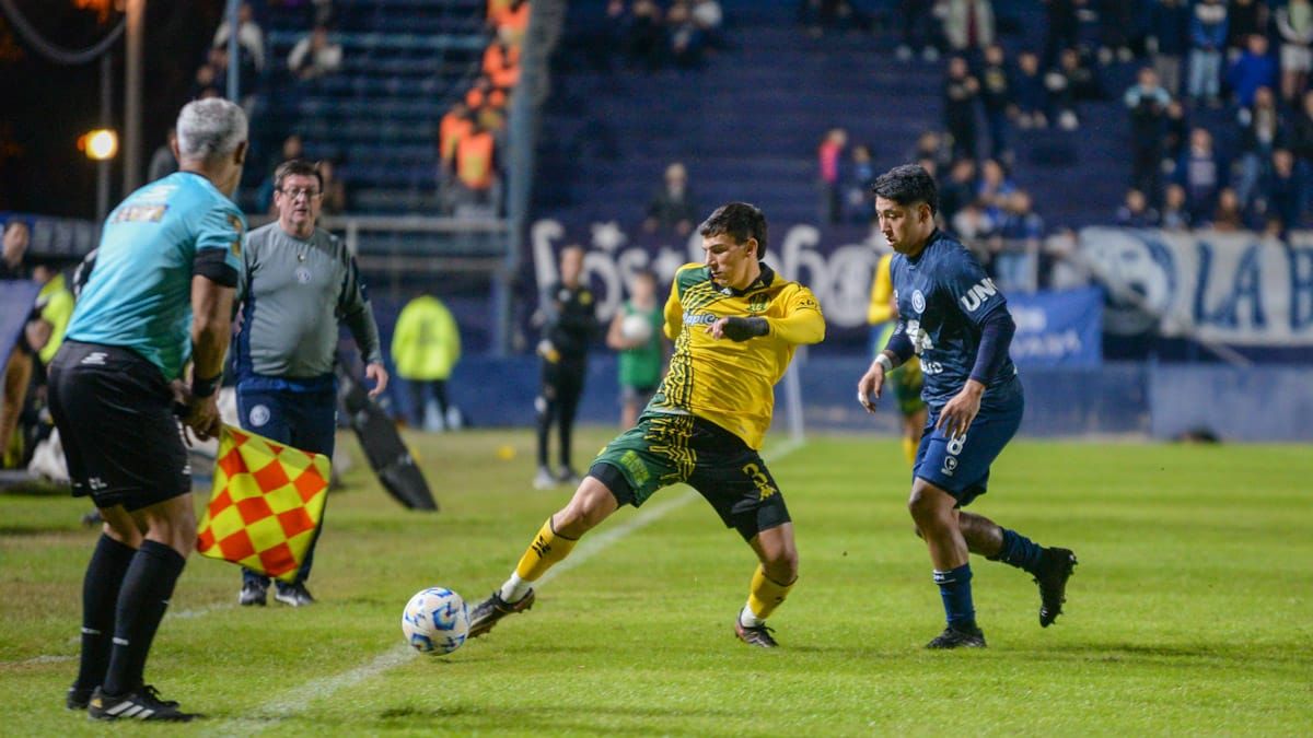 Independiente Rivadavia vs.Aldosivi match action