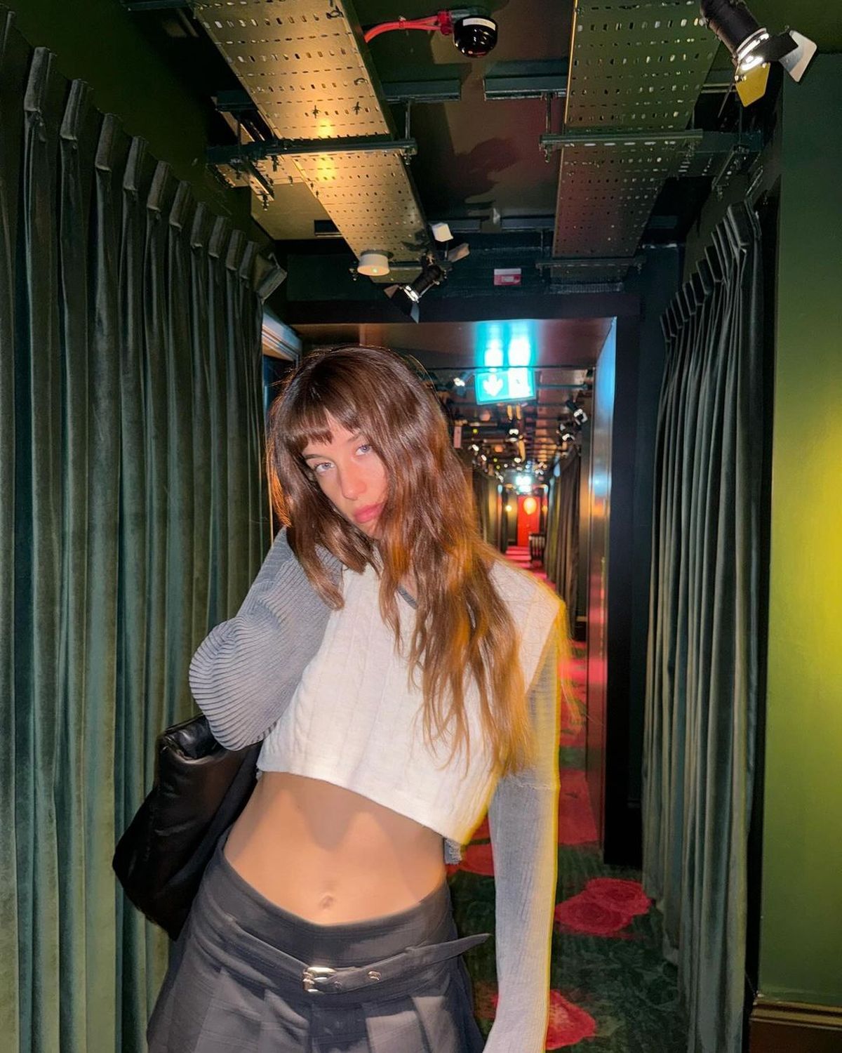 María Pedraza estrena look, anticipa tendencia colegiala y paraliza la temporada. María Pedraza estrena look, anticipa tendencia colegiala y paraliza la temporada.