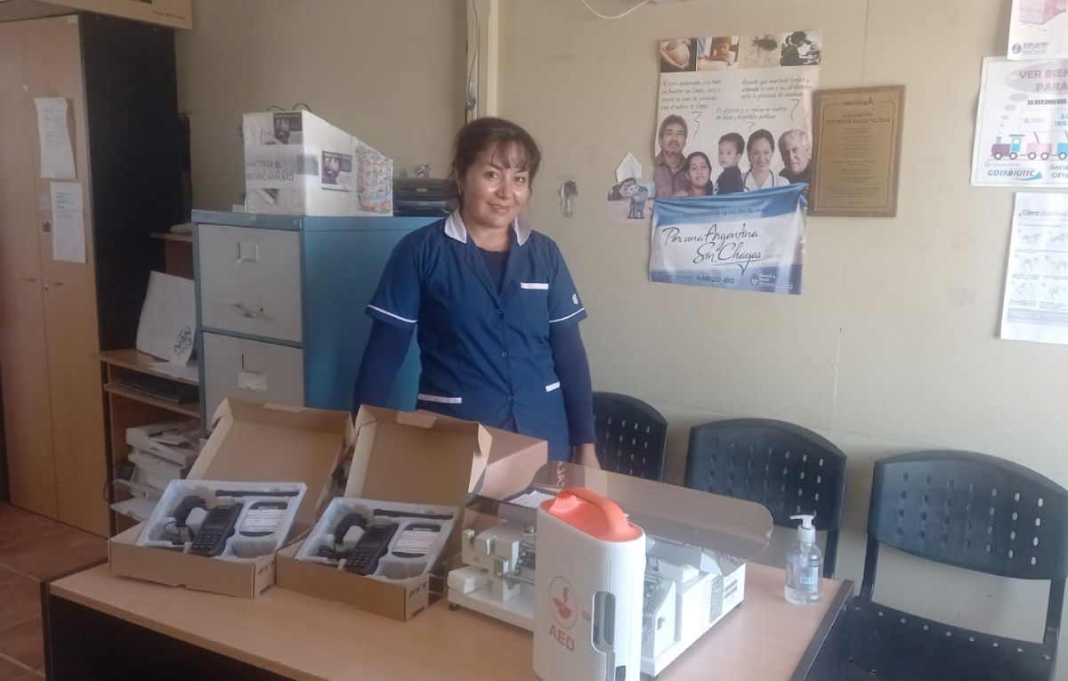 Nilda Nievas, la enfermera y encargada del lugar mostrando parte del equipamiento donado a la Posta Sanitaria 200 en Lavalle. Nilda Nievas, la enfermera y encargada del lugar mostrando parte del equipamiento donado a la Posta Sanitaria 200 en Lavalle.