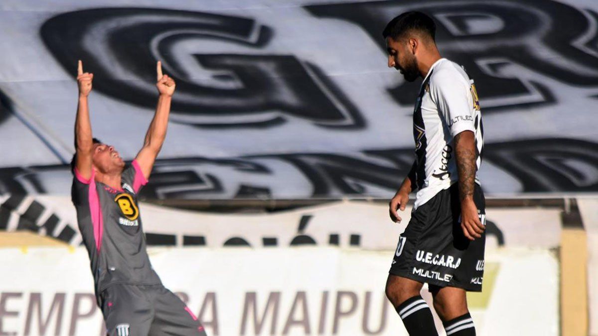 Oscar Garrido miraba al cielo y gritaba su gol con el corazón.