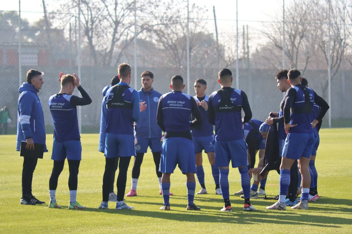 Godoy Cruz entrena pensando en el debut del sábado frente a Racing. 