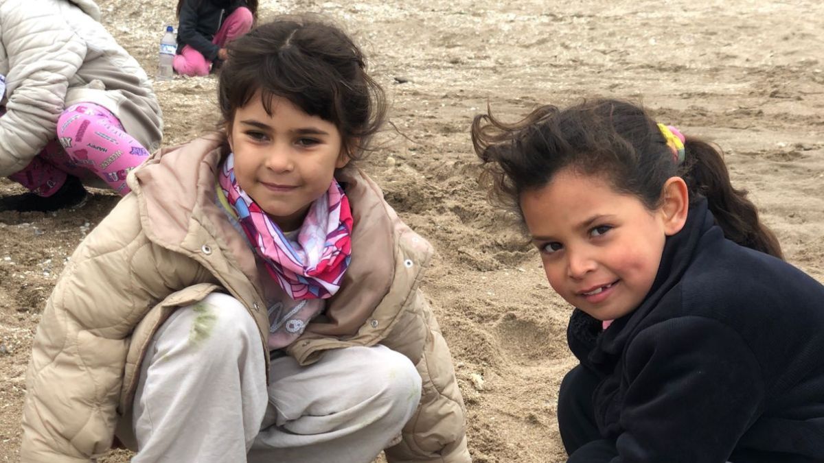 Sueño cumplido. Alumnitos de la Escuela Nº 1 1-079 Argentinos Uruguayos viajaron a Mar del Plata para ver el mar por primera vez.