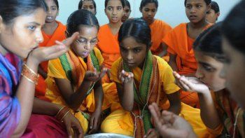 Indignación femenina contra un templo hindú tras pedir detector de menstruación