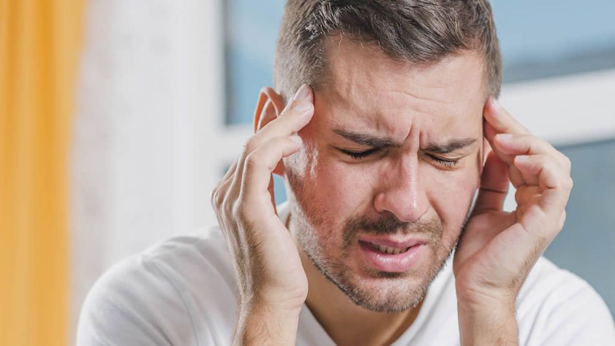 El dolor de cabeza y la fatiga pueden ser síntomas de haber tenido Covid-19.