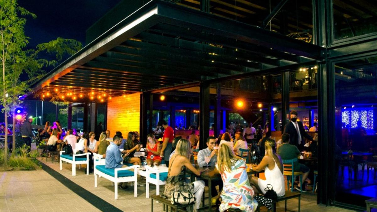 El concepto del emprendimiento contempla un espacio de esparcimiento y diversión junto a las modernas oficinas y espacios de trabajo y coworking.