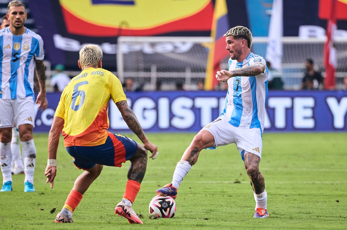 La Selección argentina perdió con Colombia, pero se mantiene arriba en el ranking FIFA. La Selección argentina perdió con Colombia, pero se mantiene arriba en el ranking FIFA.