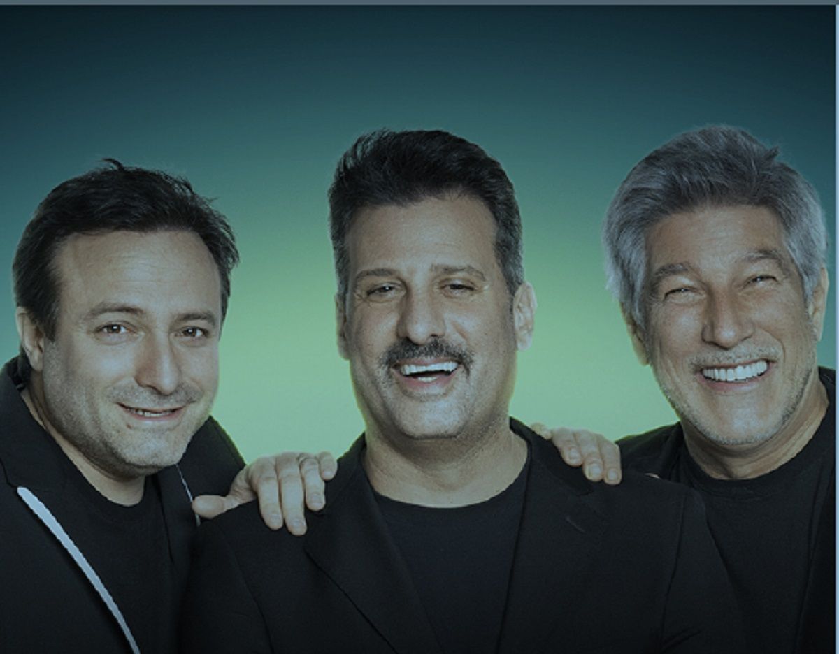 Los tres talentosos humoristas de VideoMatch llegan al Teatro Plaza.