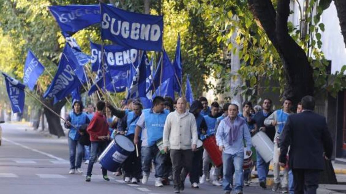 Sueldo igual a la canasta básica y que no se achate la pirámide salarial, dos de los reclamos de los celadores mendocinos.&nbsp;