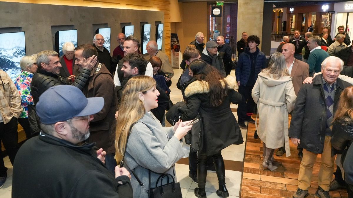 Alrededor de 300 personas disfrutaron del Avant Premiere del documental Alrededor de 300 personas disfrutaron del Avant Premiere del documental