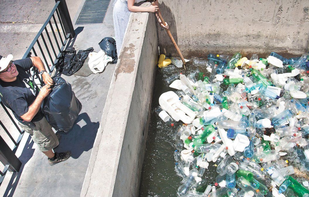 Hacia 2050 habrá más plásticos que peces