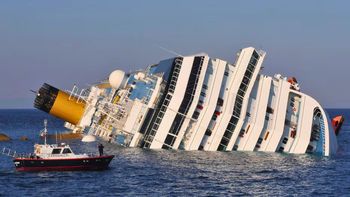 Un crucero de 450 millones de euros, más de 4000 personas y un trágico naufragio Un crucero de 450 millones de euros, más de 4000 personas y un trágico naufragio