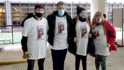 Lidia, la madre de la mujer asesinada y tres hijos de Estefanía. Todos esperan que el femicida sea condenado a prisión perpetua