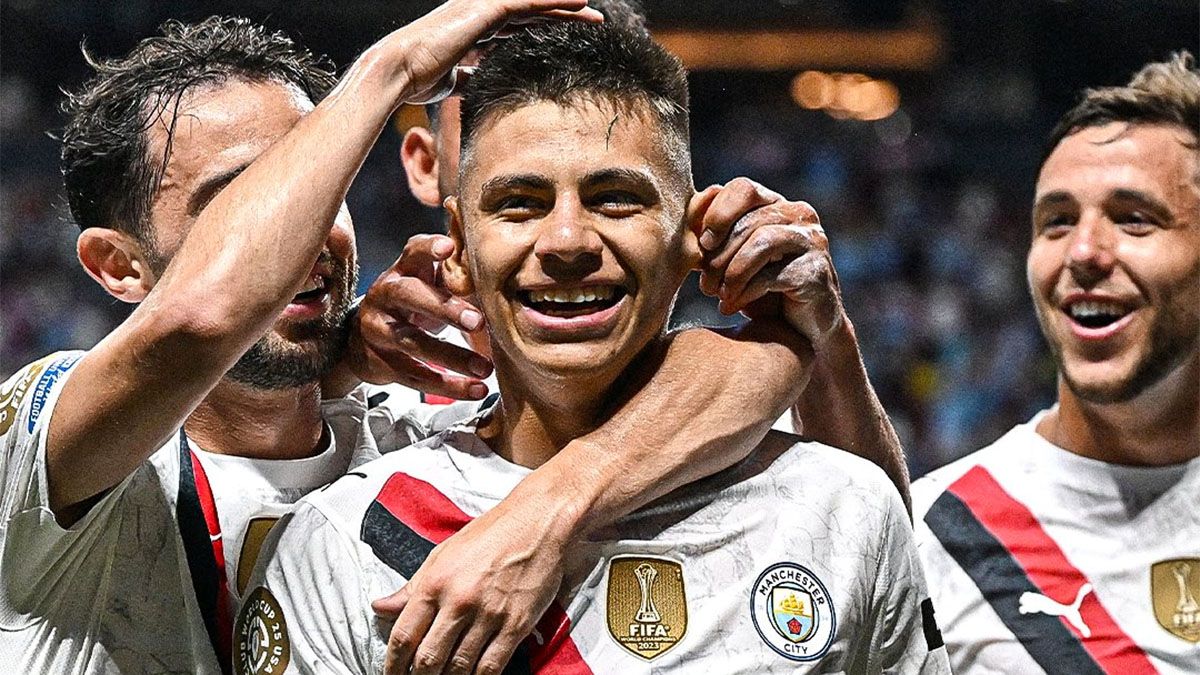Claudio Echeverri tuvo su bautismo de gol en el Manchester City.