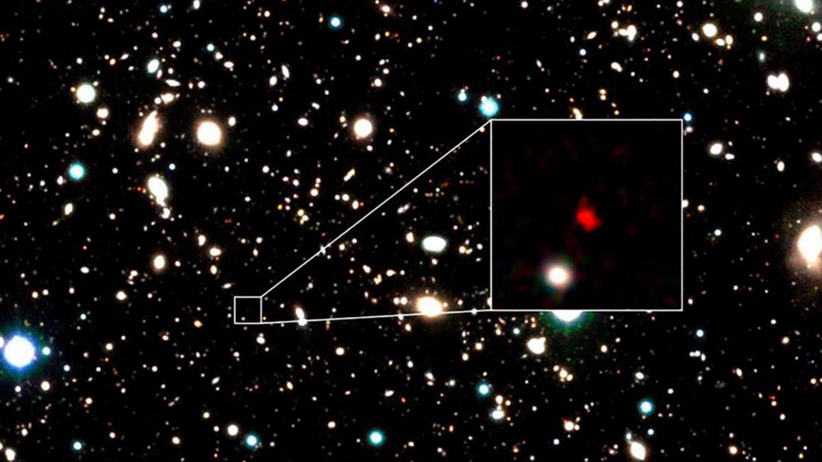 El objeto muy luminoso de intenso color rojo descubierto por astrónomos de Harvard