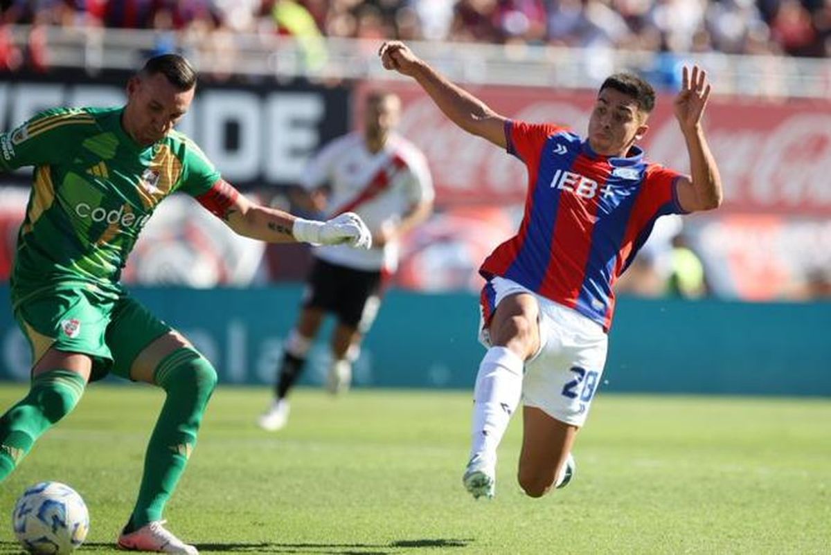 San Lorenzo y River no se sacaron diferencias en el clásico de la tercera fecha San Lorenzo y River no se sacaron diferencias en el clásico de la tercera fecha
