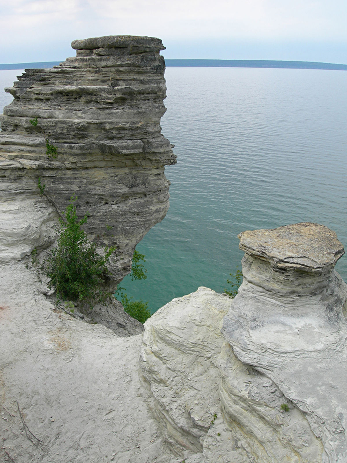 El Aqua Tower es un edificio inspirado en los afloramientos de piedra caliza de los Grandes Lagos. El Aqua Tower es un edificio inspirado en los afloramientos de piedra caliza de los Grandes Lagos.