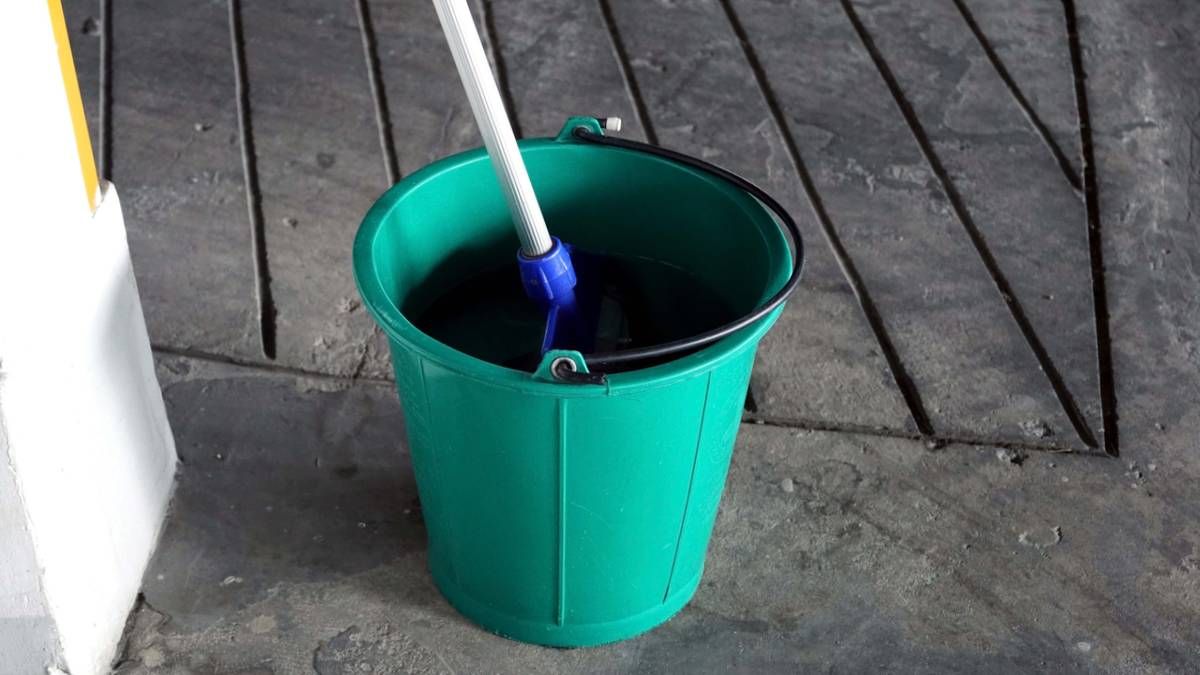 Recicla el balde viejo y roto que tienes en tu hogar con esta maravillosa idea