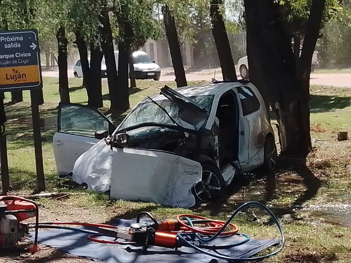 Así quedó el vehículo que conducía la mujer que luego falleció.