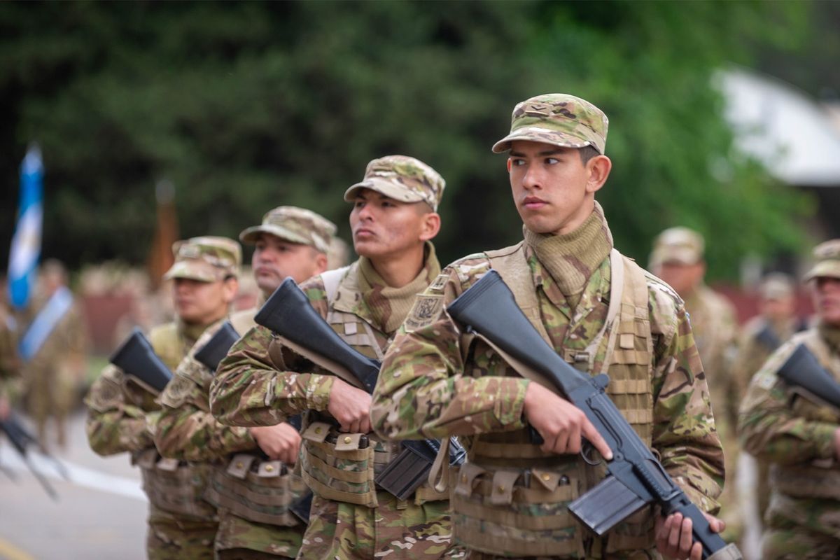 El aumento de sueldo para el Ejército será escalonado hasta noviembre. El aumento de sueldo para el Ejército será escalonado hasta noviembre.