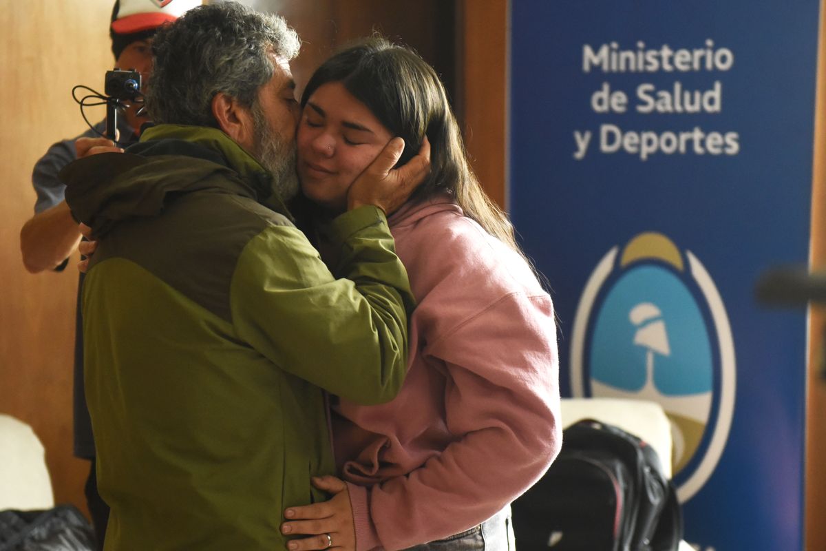 Malena y su papá Alejo, puro amor familiar. Malena y su papá Alejo, puro amor familiar.