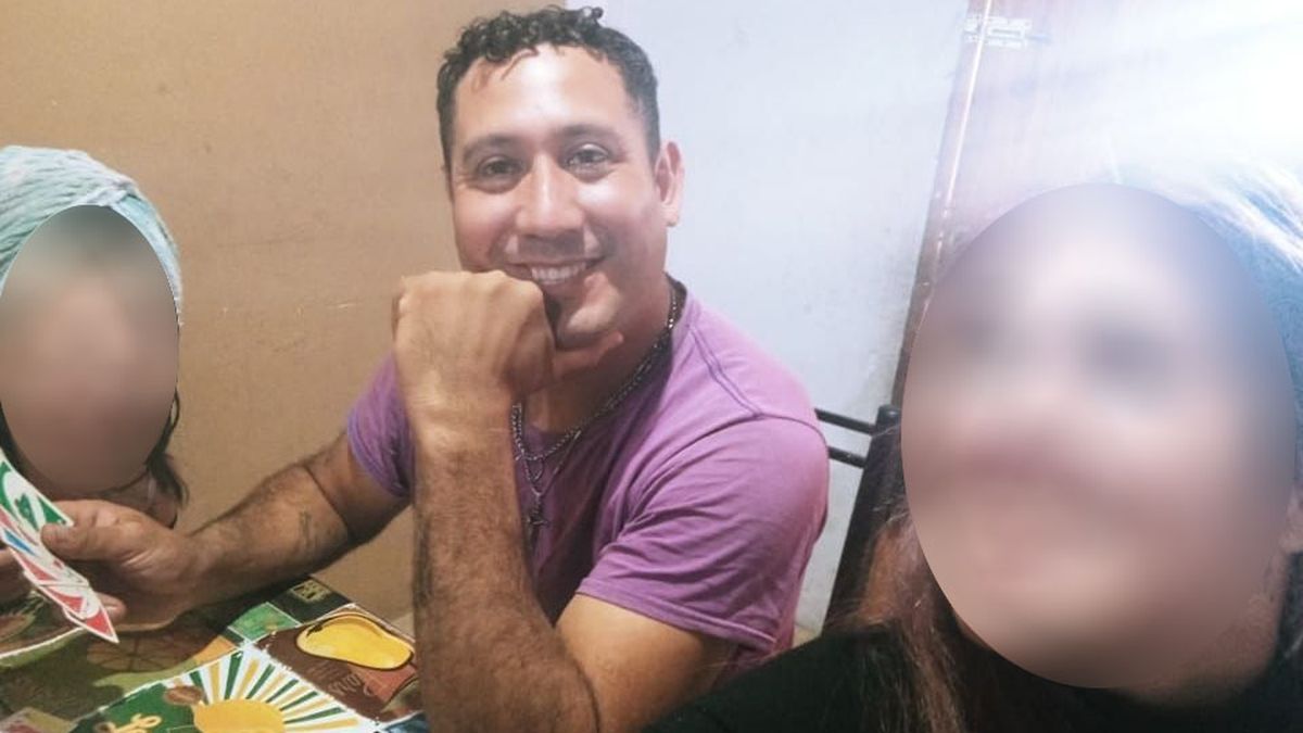 El camionero salió a principios de esta semana de su casa de Guaymallén hacia Chile, luego de llegar le perdieron el rastro. El camionero salió a principios de esta semana de su casa de Guaymallén hacia Chile, luego de llegar le perdieron el rastro.