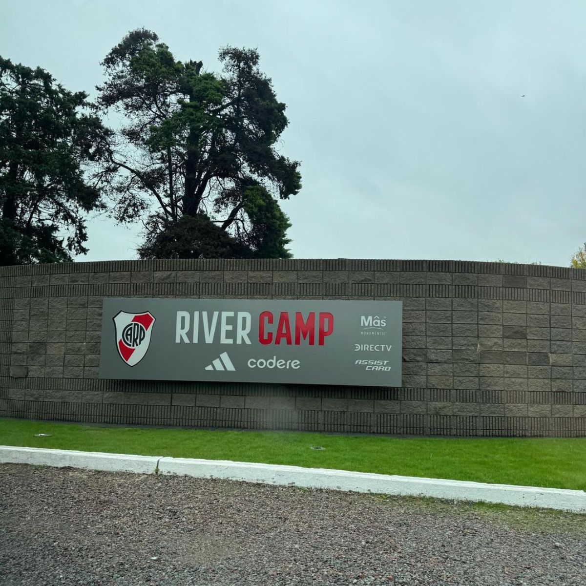 Esta es otra de las fotos que subió a su cuenta de Instagram la glamorosa Sara Duque, de visita en Buenos Aires. Esta es otra de las fotos que subió a su cuenta de Instagram la glamorosa Sara Duque, de visita en Buenos Aires.