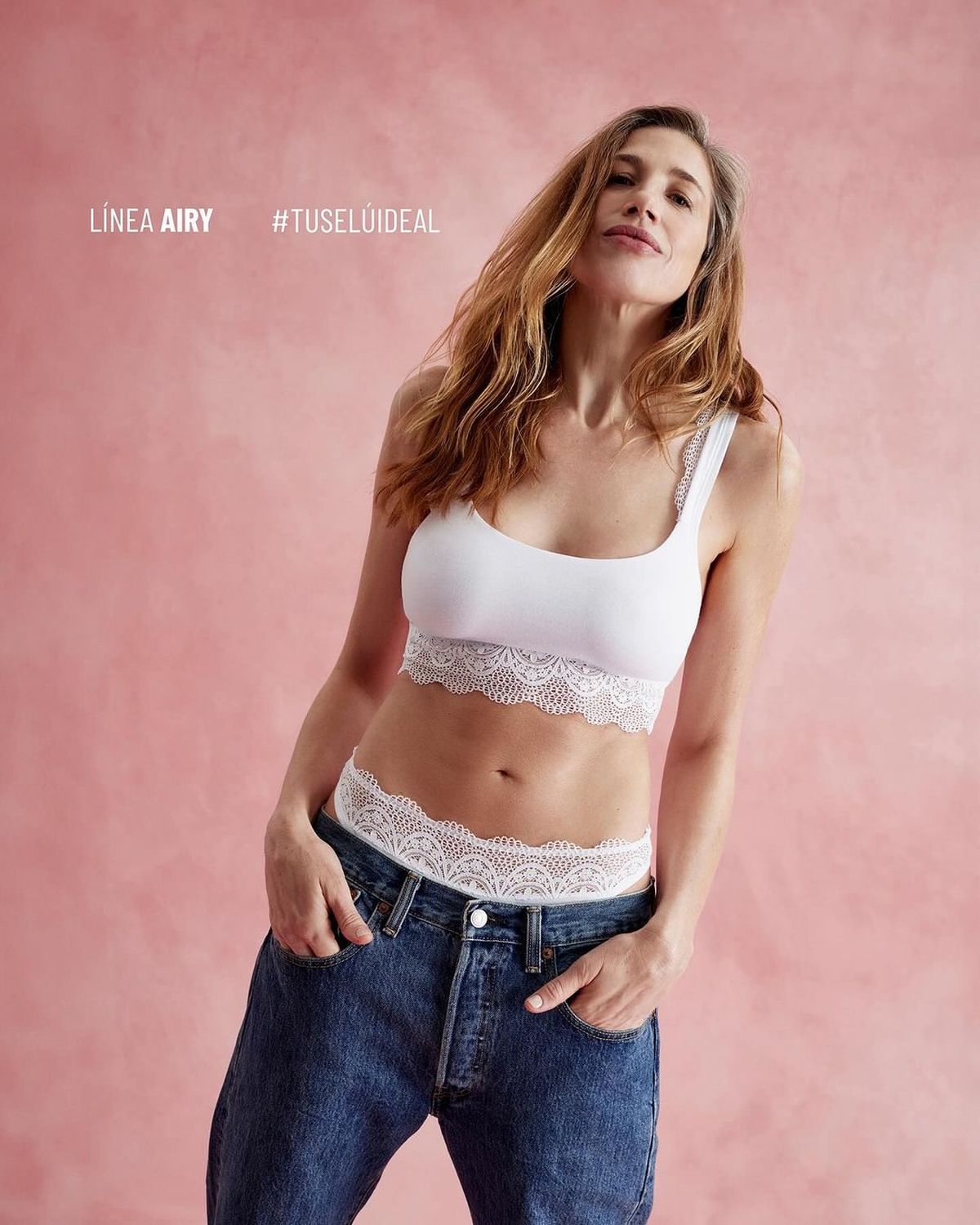Alina Moine confirma que es la reina del calzoncillito a la vista: off-white, transparencias y más.