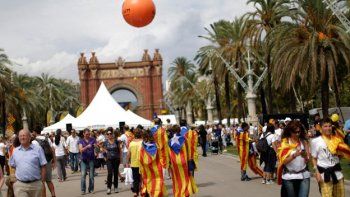 Miles de catalanes separatistas se manifestaron por las calles de Barcelona