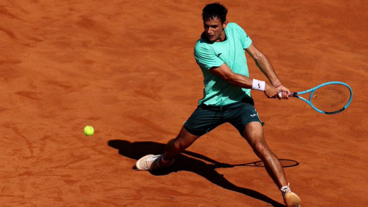 Mariano Navone puso primera en Roland Garros y pasó a segunda ronda al vencer al estadounidense Brooksby.