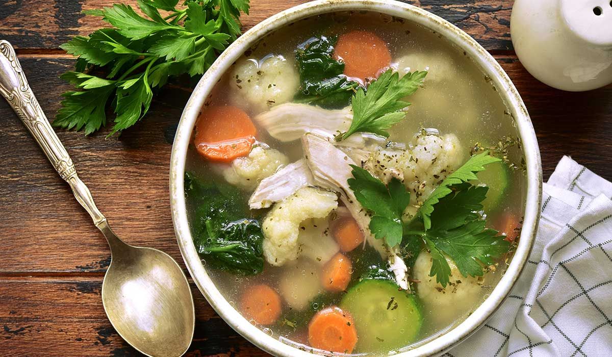 Beneficio de tomar sopa de pollo. Beneficio de tomar sopa de pollo.