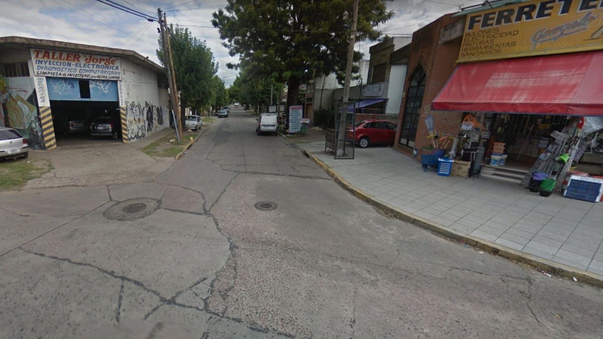 Defensa propia. Un policía mató a un ladrón que quiso ingresar a su vivienda.