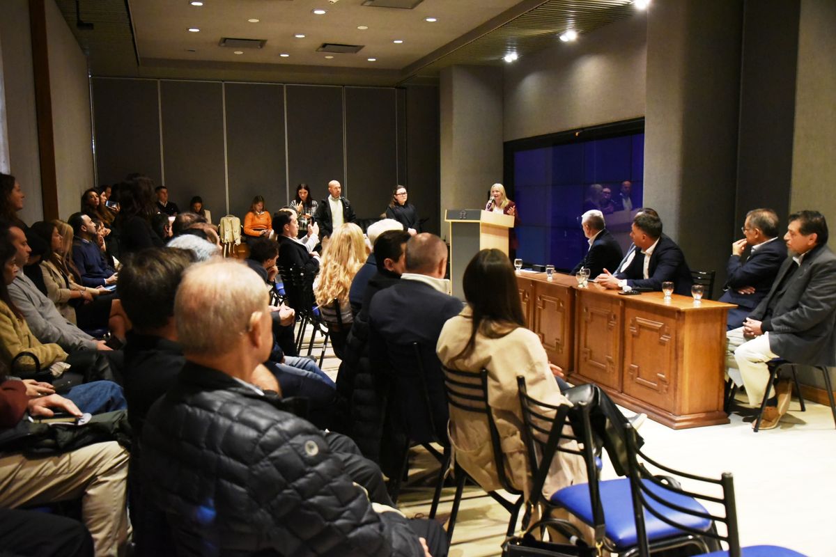 Presentación del clúster de minería y energía, impulsado por la Municipalidad de Guaymallén, en la Legislatura provincial.