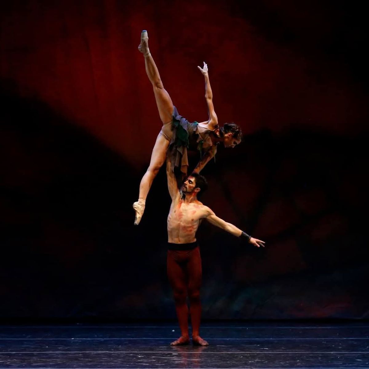 Por un problema de caderas Emiliano Perviu descubrió la danza y nunca más la soltó. Por un problema de caderas Emiliano Perviu descubrió la danza y nunca más la soltó.